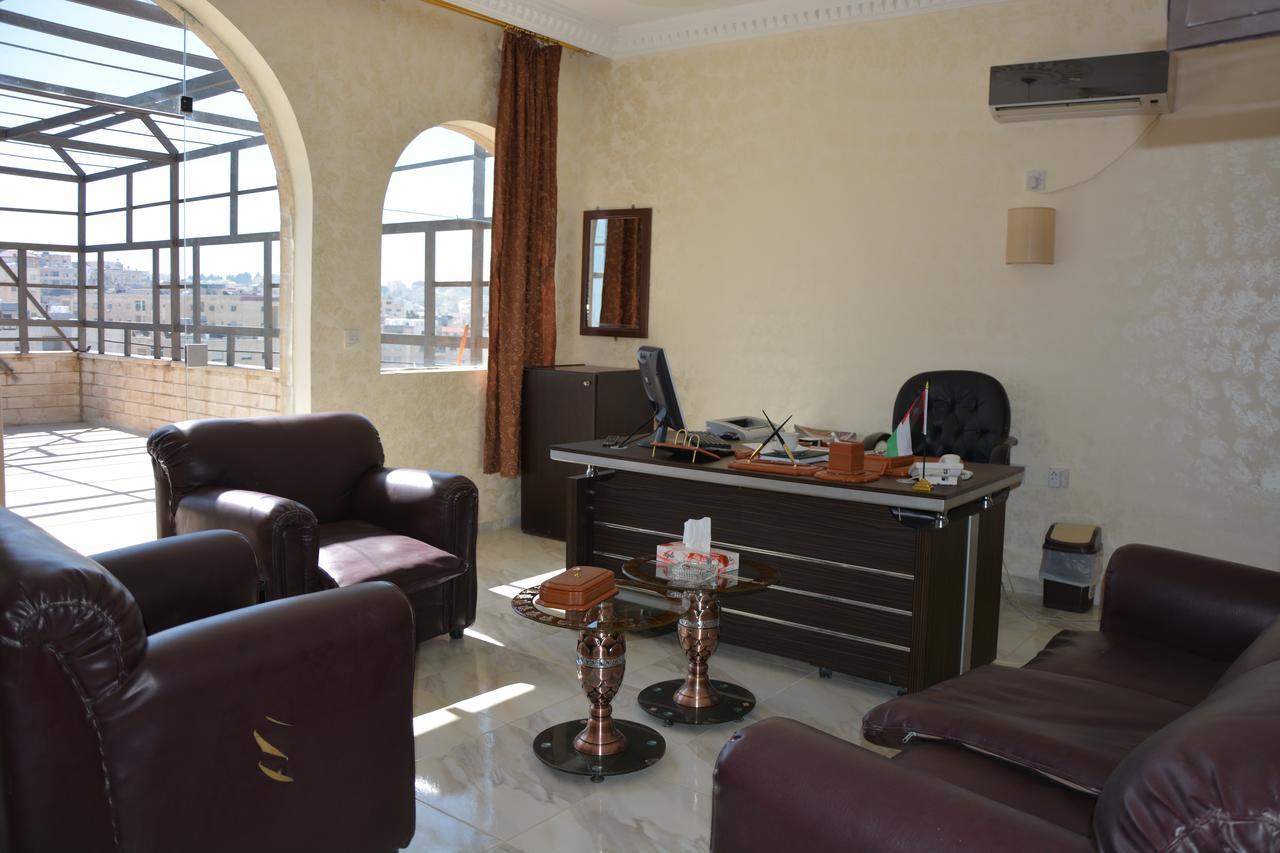Teeba Palace Hotel Suites Amman Exterior foto