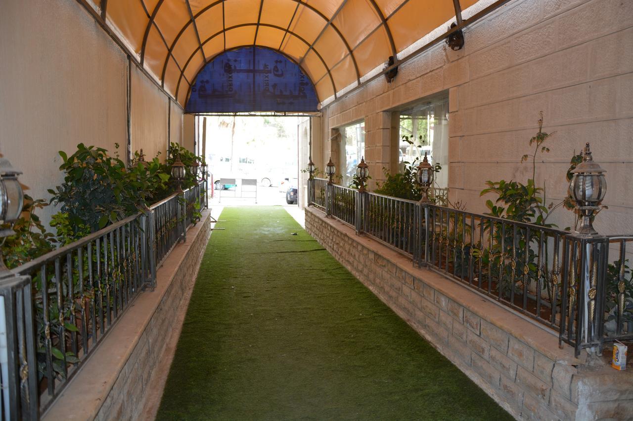 Teeba Palace Hotel Suites Amman Exterior foto